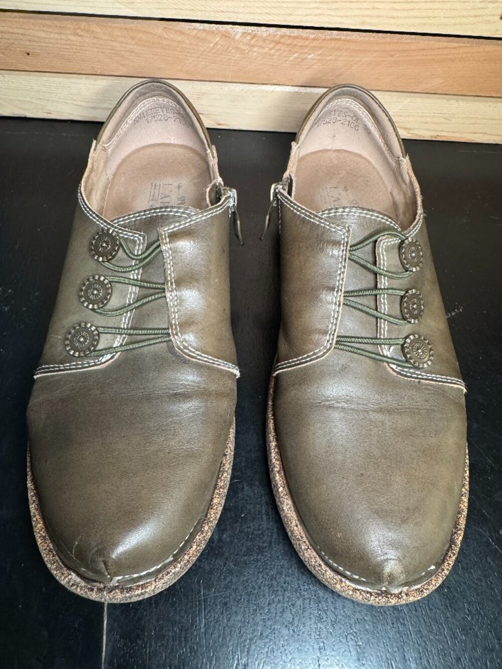 L'Artiste Snake Eyes Slip On Green with buttons 39